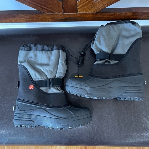 Columbia 200g Isolant snow boots in a size 5 - Picture 5 of 16